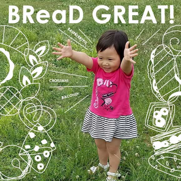 パンが集まって大きなアルファベットに。ポスターみたいなイラストTシャツ「BReaD GREAT!(ブレッドグレイト)」