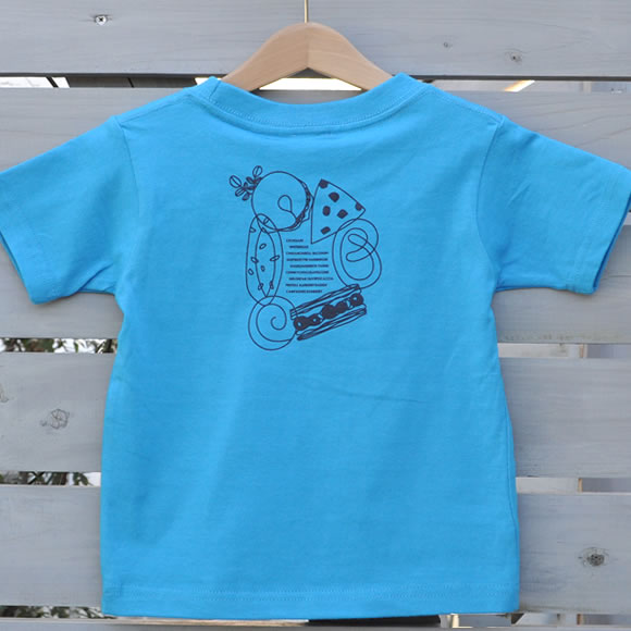 パンが集まって大きなアルファベットに。ポスターみたいなイラストTシャツ「BReaD GREAT!(ブレッドグレイト)」