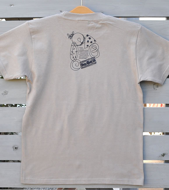 パンが集まって大きなアルファベットに。ポスターみたいなイラストTシャツ「BReaD GREAT!(ブレッドグレイト)」